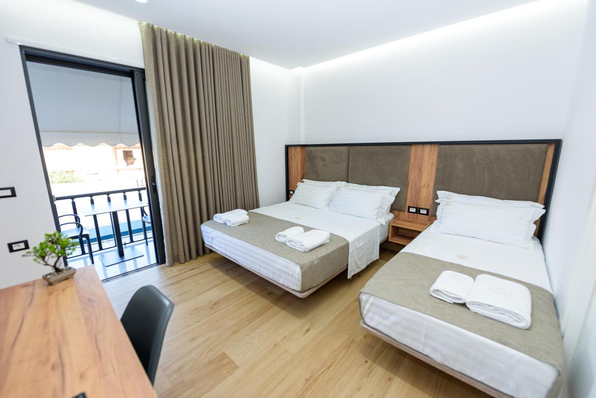 Kevin'S Aparthotel Vlore Ngoại thất bức ảnh