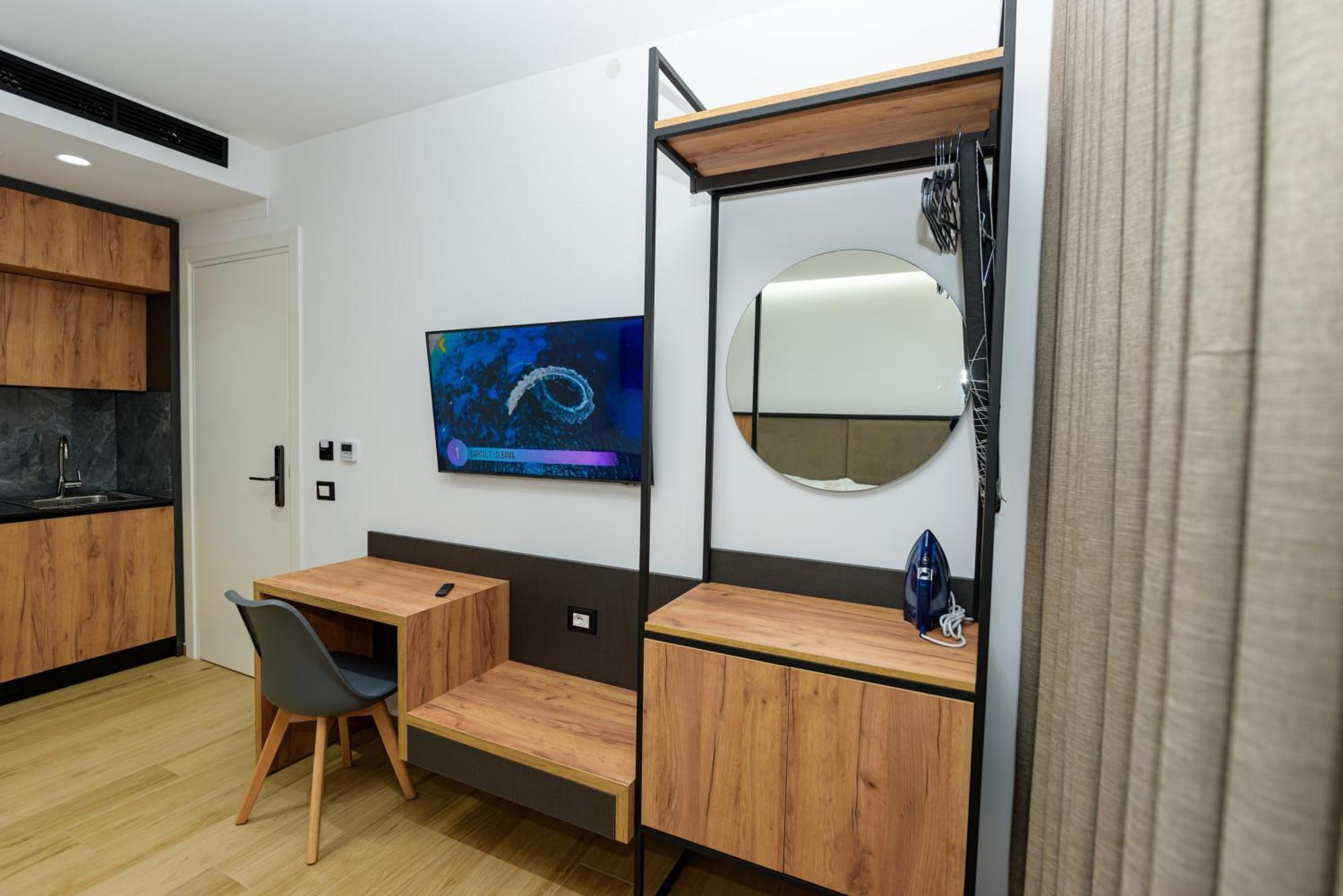 Kevin'S Aparthotel Vlore Ngoại thất bức ảnh