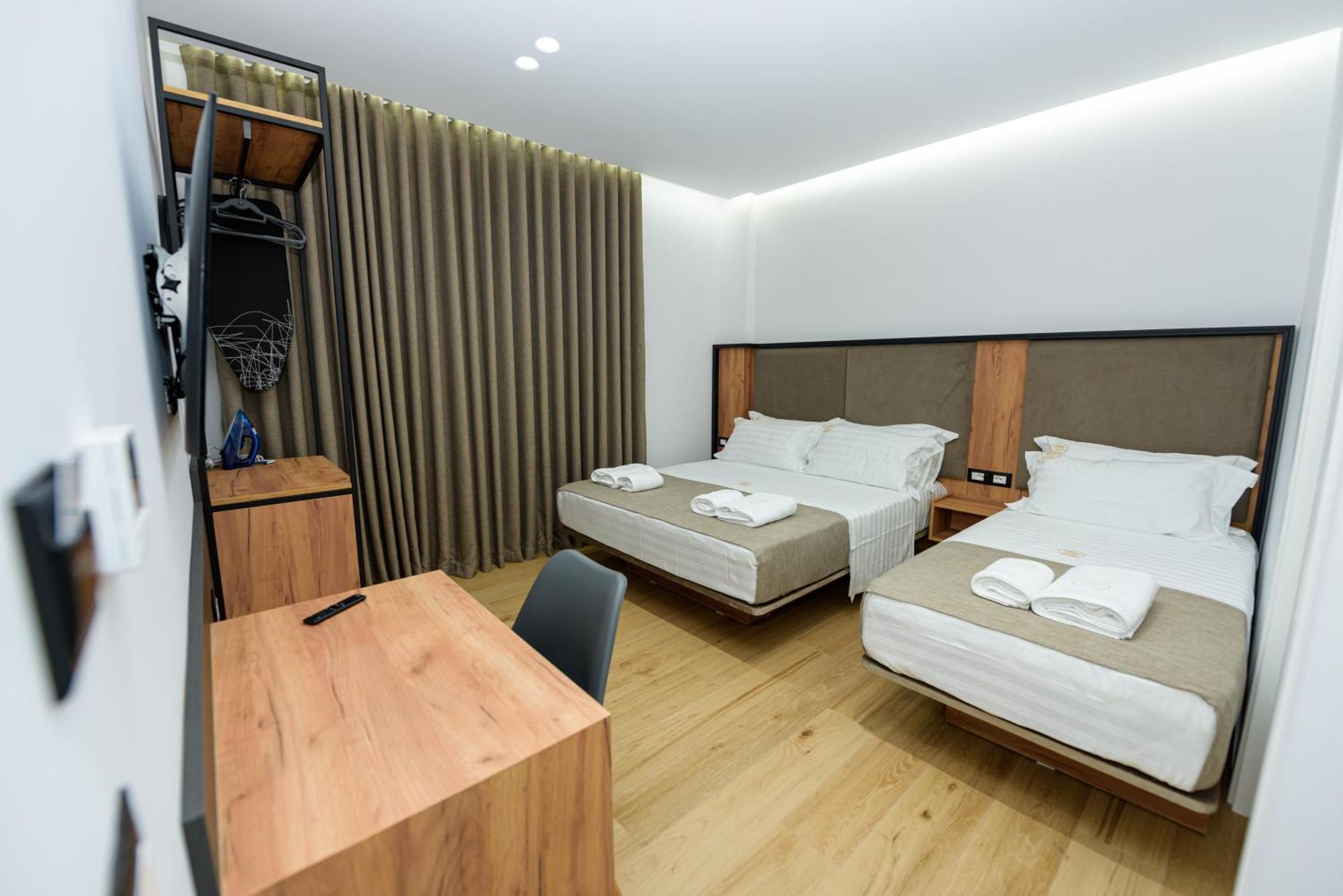Kevin'S Aparthotel Vlore Ngoại thất bức ảnh