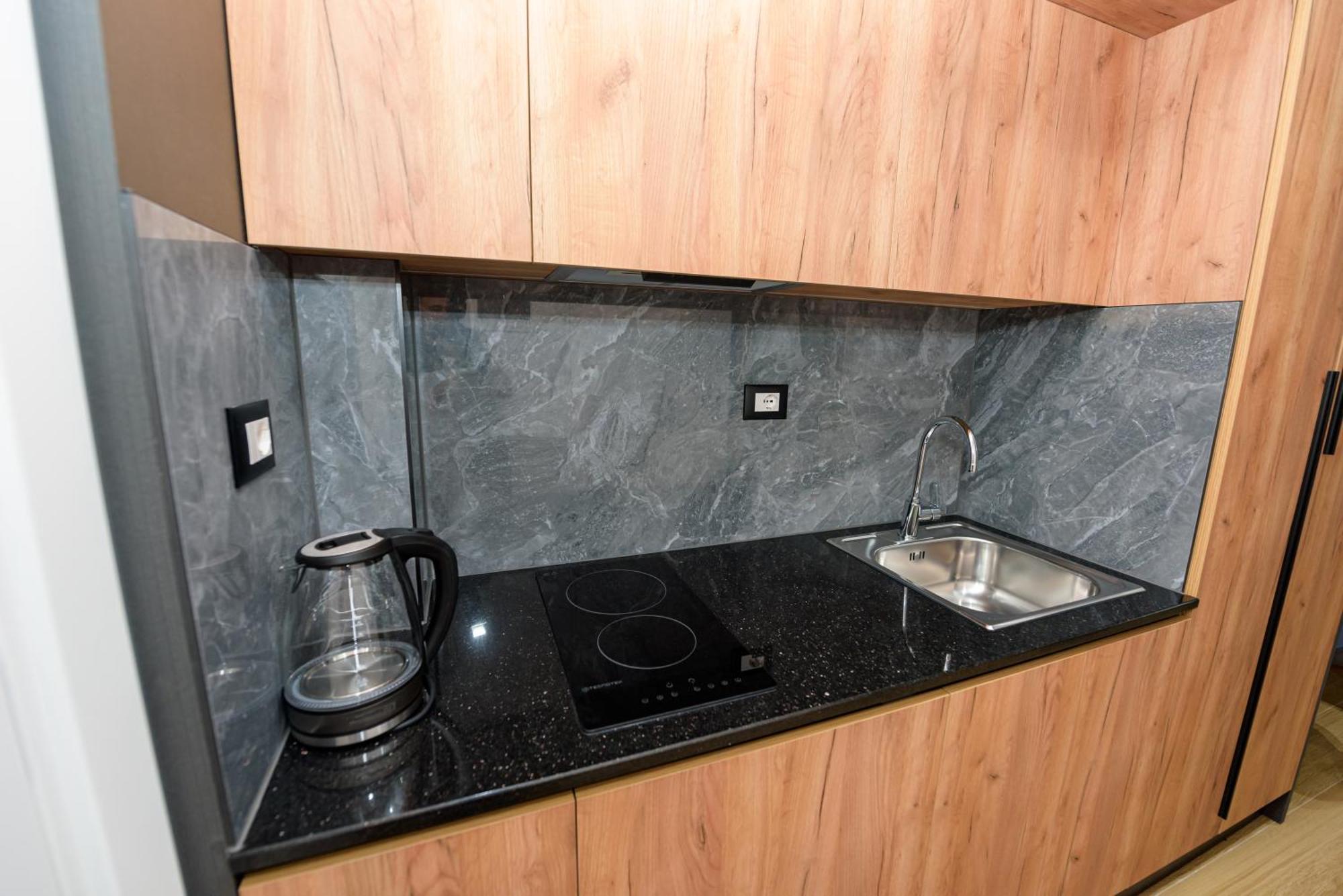Kevin'S Aparthotel Vlore Ngoại thất bức ảnh