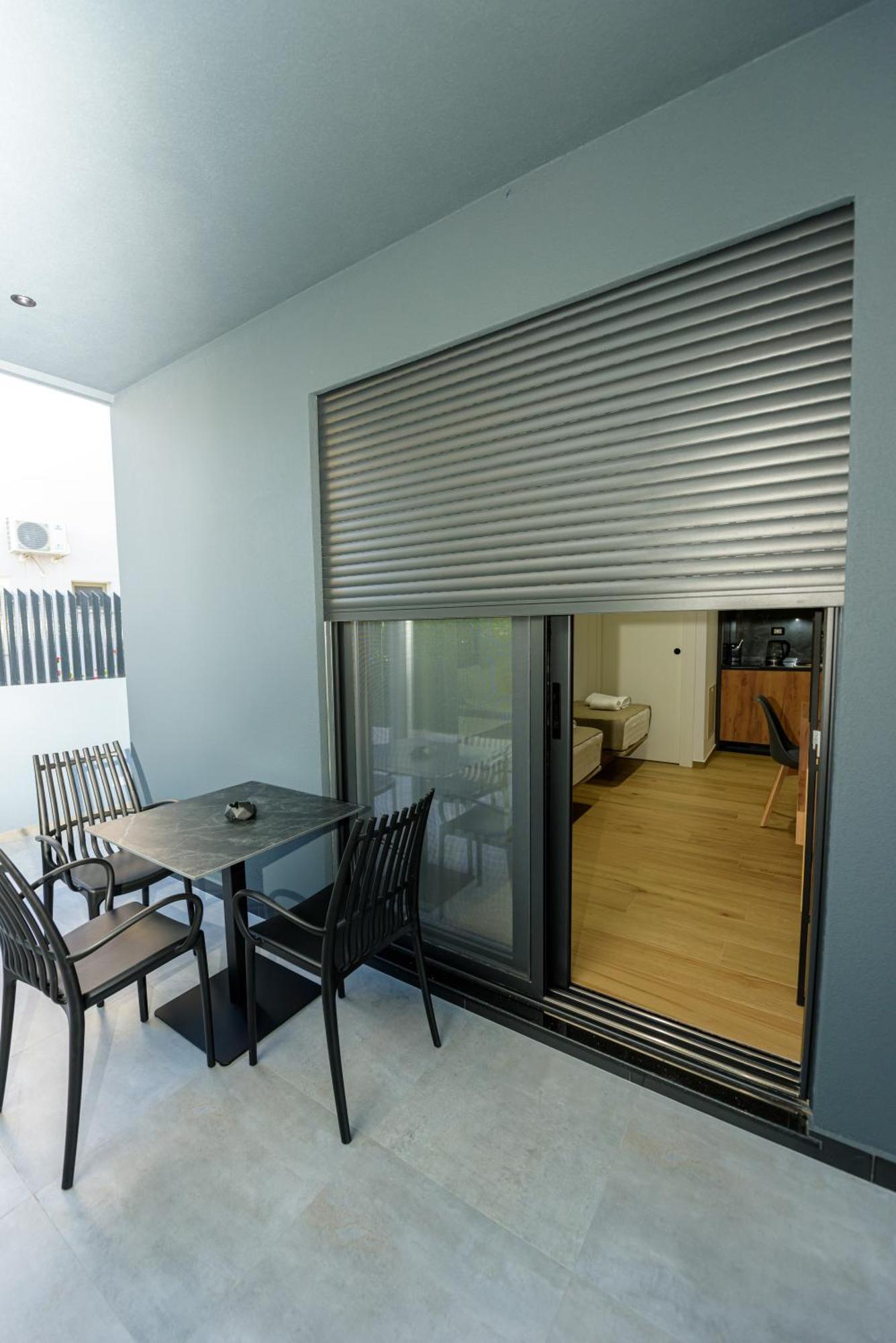 Kevin'S Aparthotel Vlore Ngoại thất bức ảnh