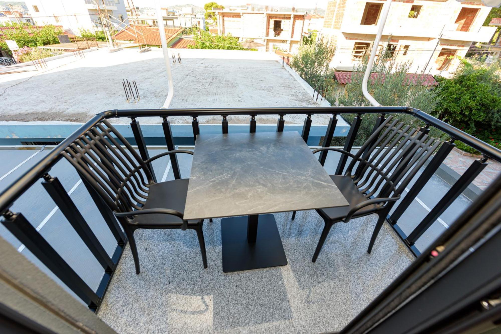 Kevin'S Aparthotel Vlore Ngoại thất bức ảnh