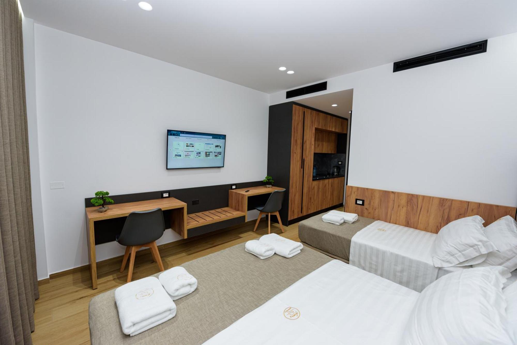Kevin'S Aparthotel Vlore Ngoại thất bức ảnh