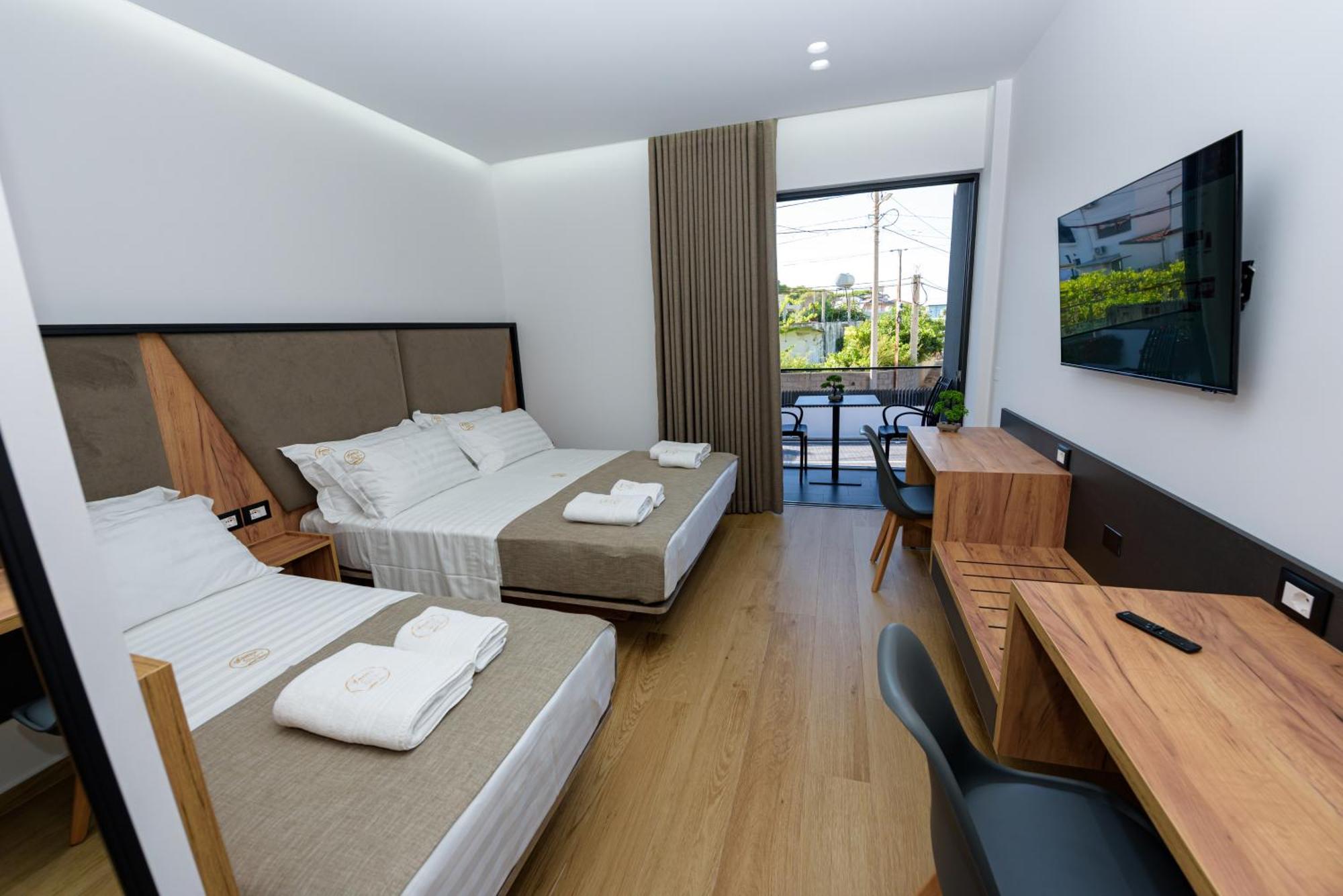 Kevin'S Aparthotel Vlore Ngoại thất bức ảnh
