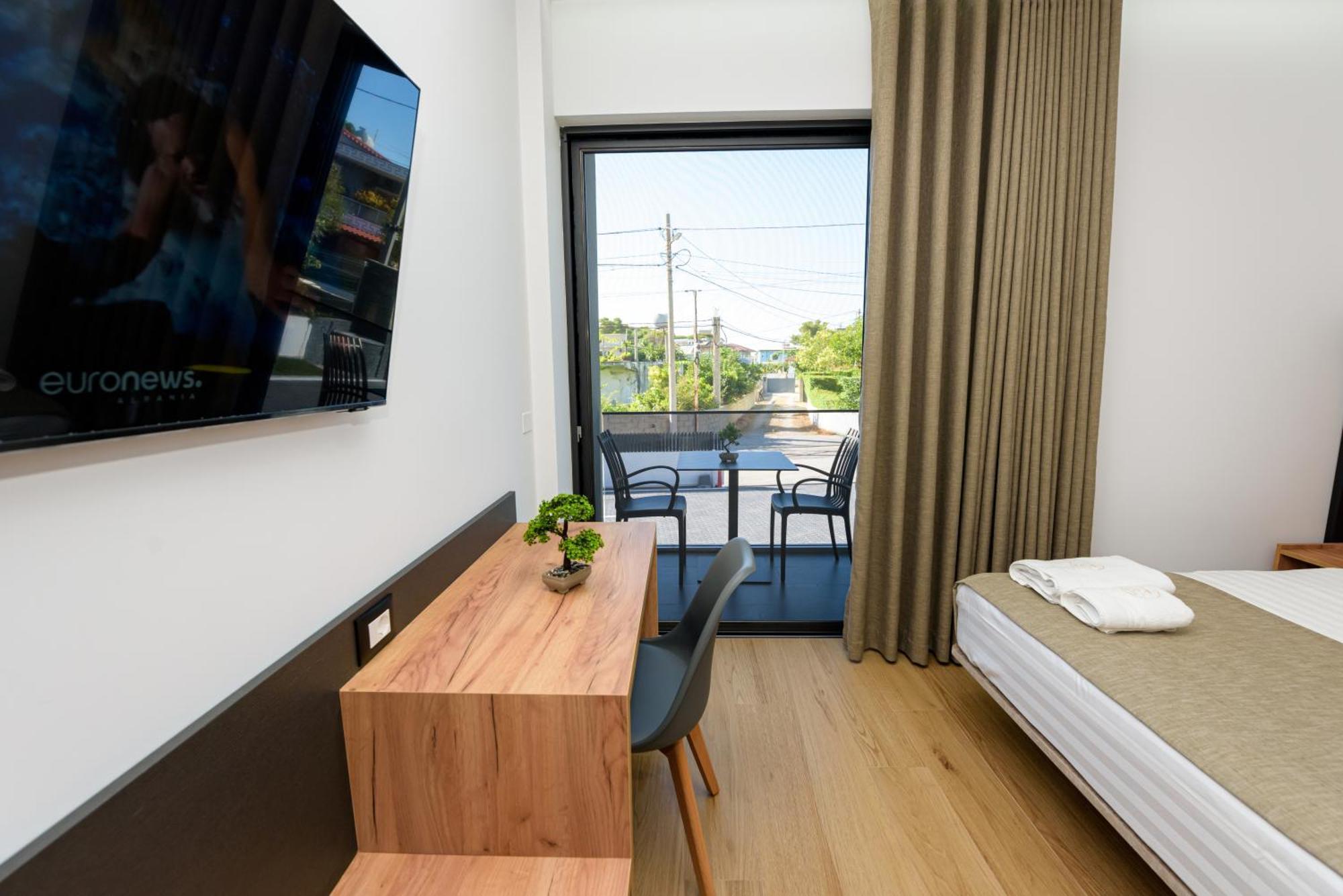 Kevin'S Aparthotel Vlore Ngoại thất bức ảnh