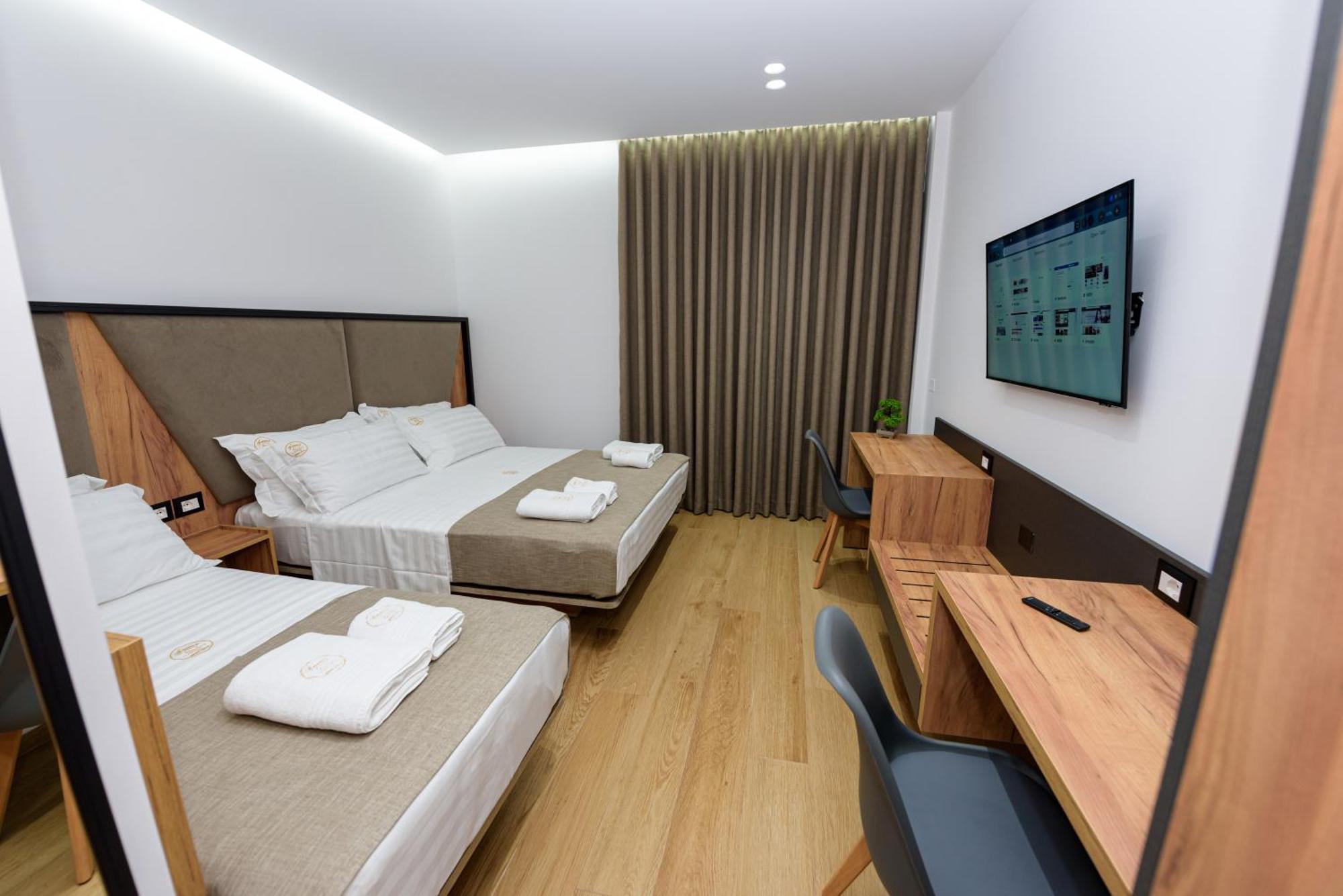Kevin'S Aparthotel Vlore Ngoại thất bức ảnh