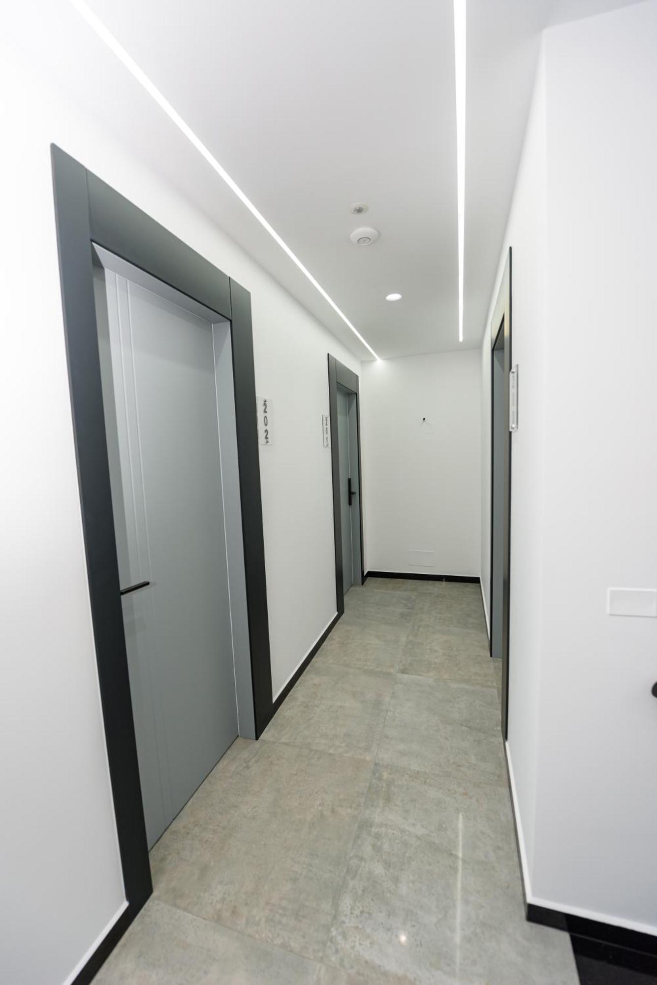 Kevin'S Aparthotel Vlore Ngoại thất bức ảnh